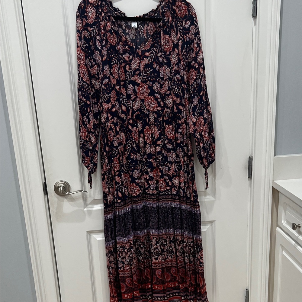 Old Navy Floral Long Sleeve Dress in Navy and Red